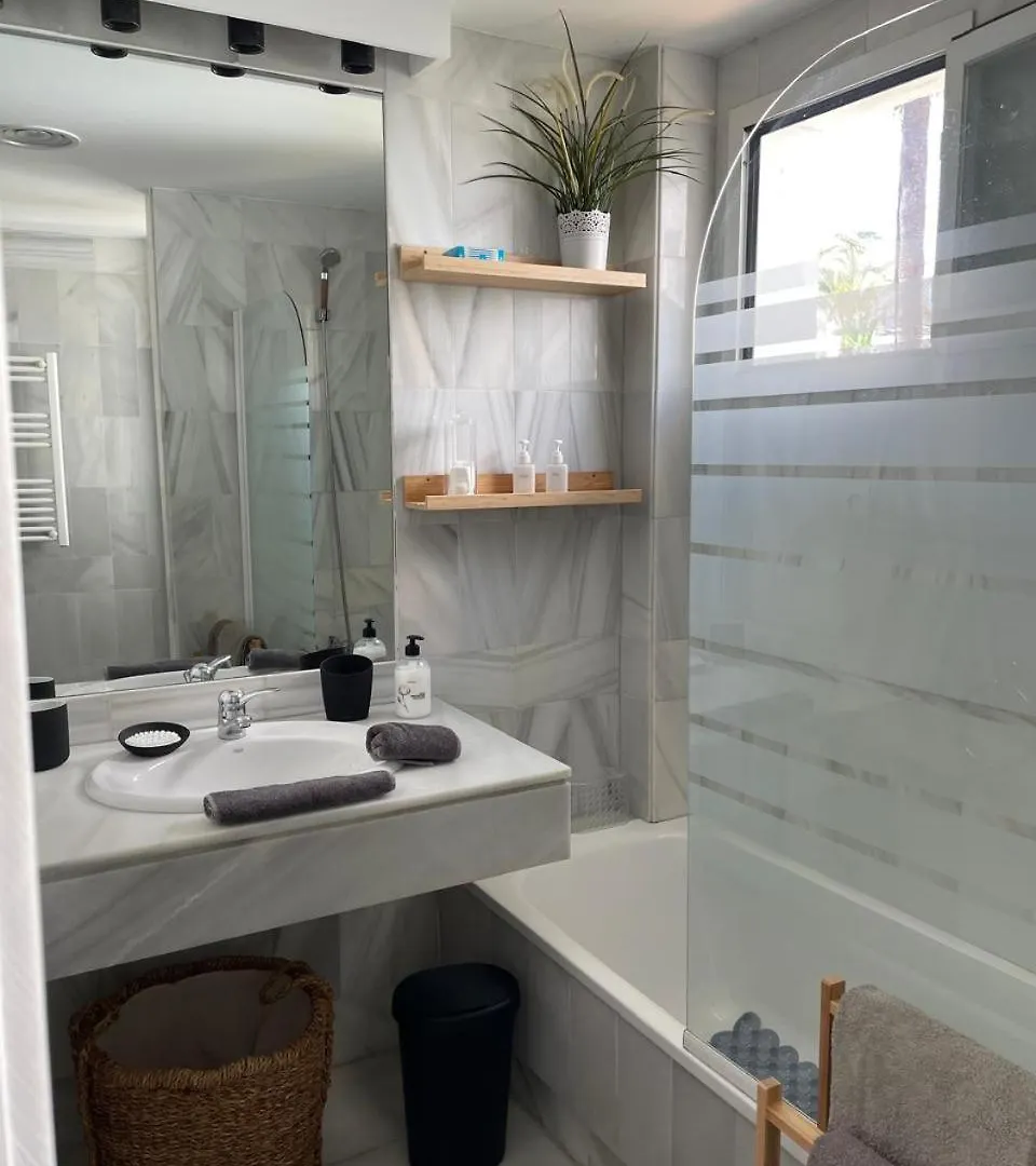 Beautiful 2 Bedroom Apartment In Puerto Banus ! Marbella Spanyolország